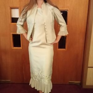Beautiful pastel mint green 👗by Jessica Howard😍size 4 petite( dress & jacket)